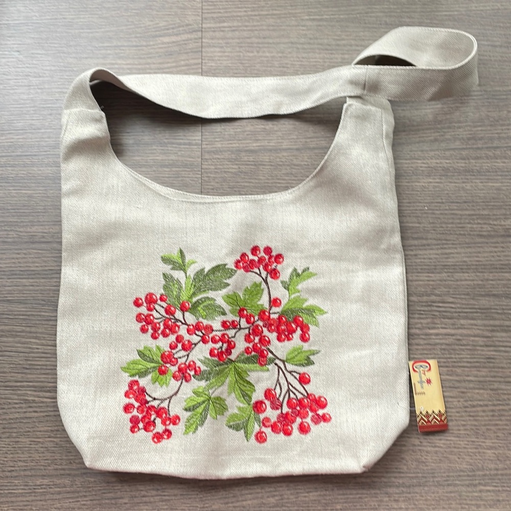 BNWT Ukrainian linen shoulder bag with machine embroidery.